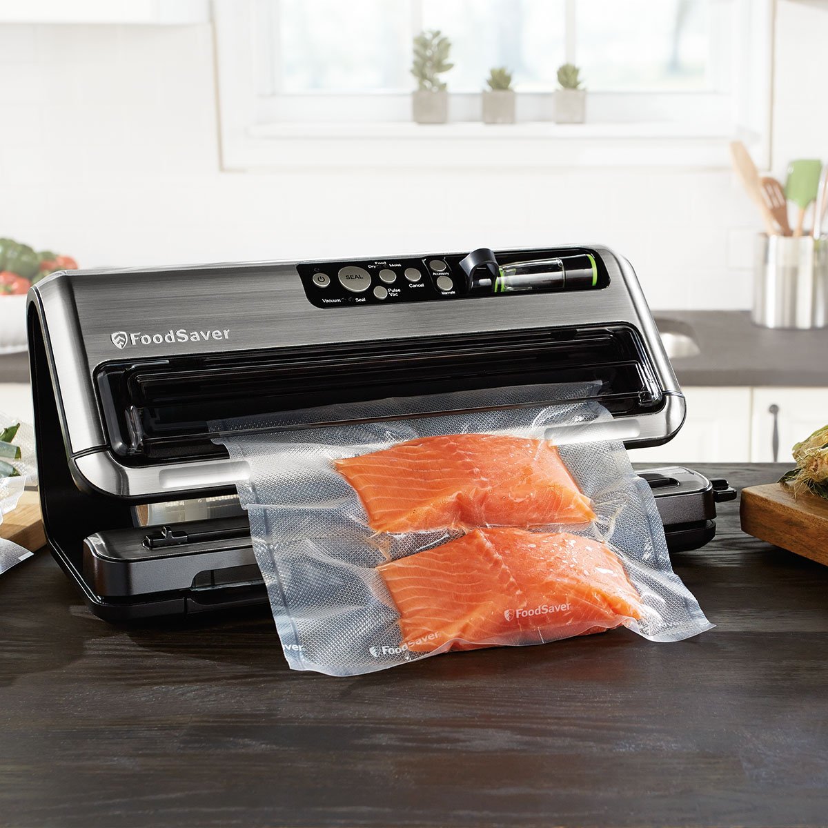 The FoodSaver® FM5400 2in1 Food Preservation System